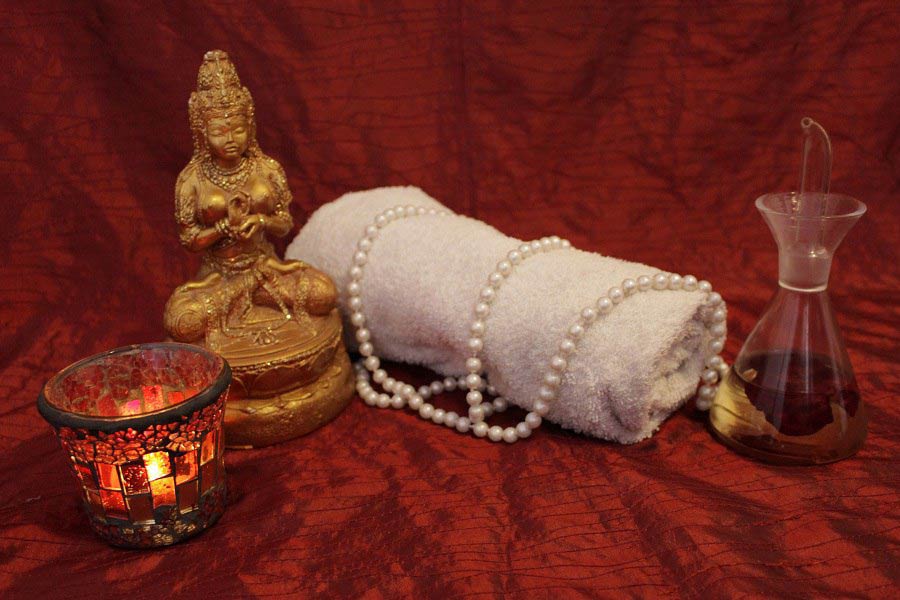 Masaje tántrico con aceites esenciales afrodisíacos